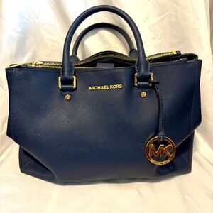 Michael Kors purse with crossbody strap great condition